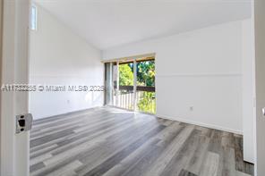 MLS Photo 11